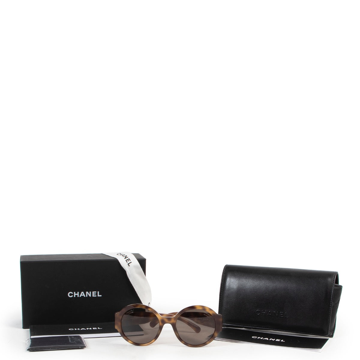 Shop safe online brown leopard authentic second hand Chanel sunglasses at Labellov in Antwerp.