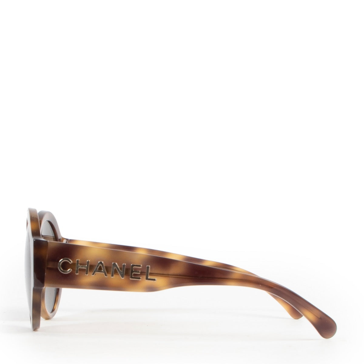 Shop safe online brown leopard authentic second hand Chanel sunglasses at Labellov in Antwerp.