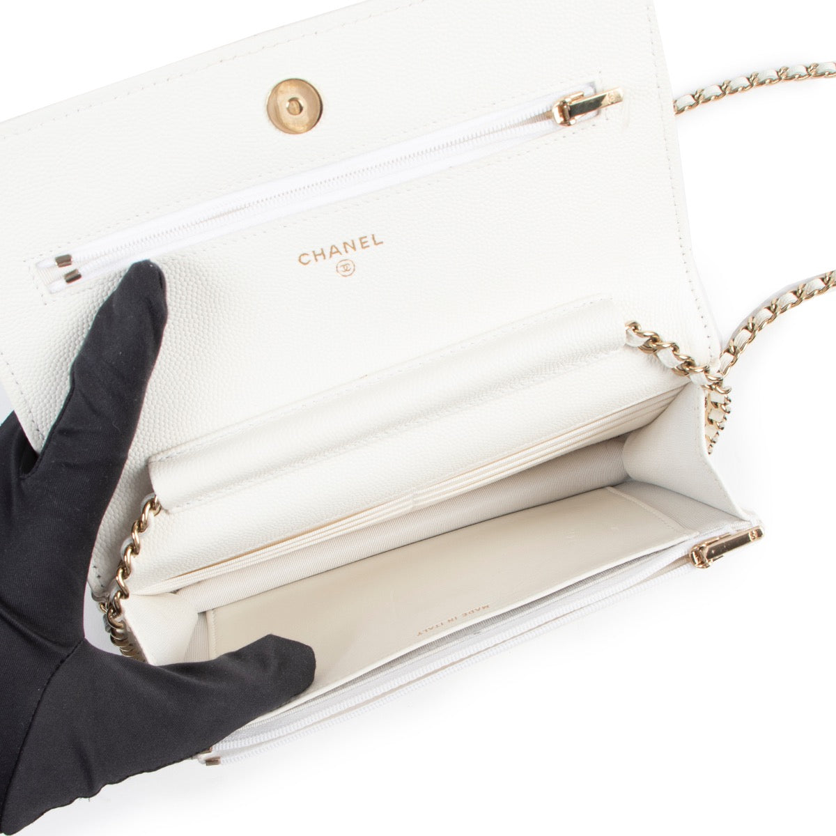 Shop safe online an authentic second hand Chanel White Caviar Leather Classic Wallet On Chain at labellov.com in Antwerp