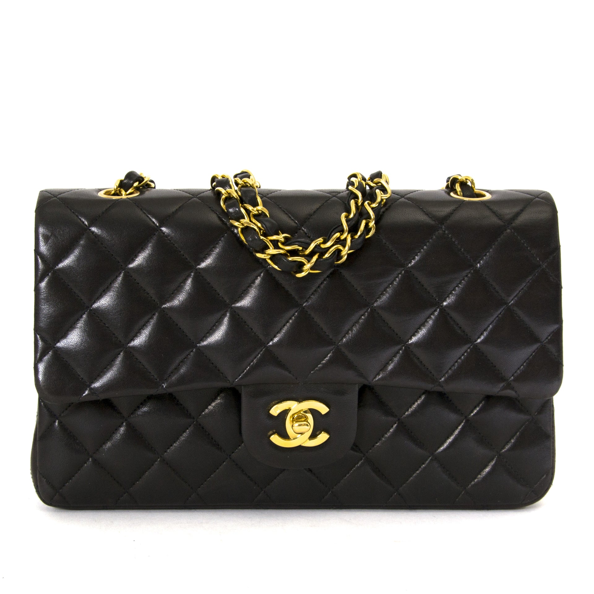 acheter en ligne seconde main Chanel Black Lambskin Medium Classic Flap Bag GHW