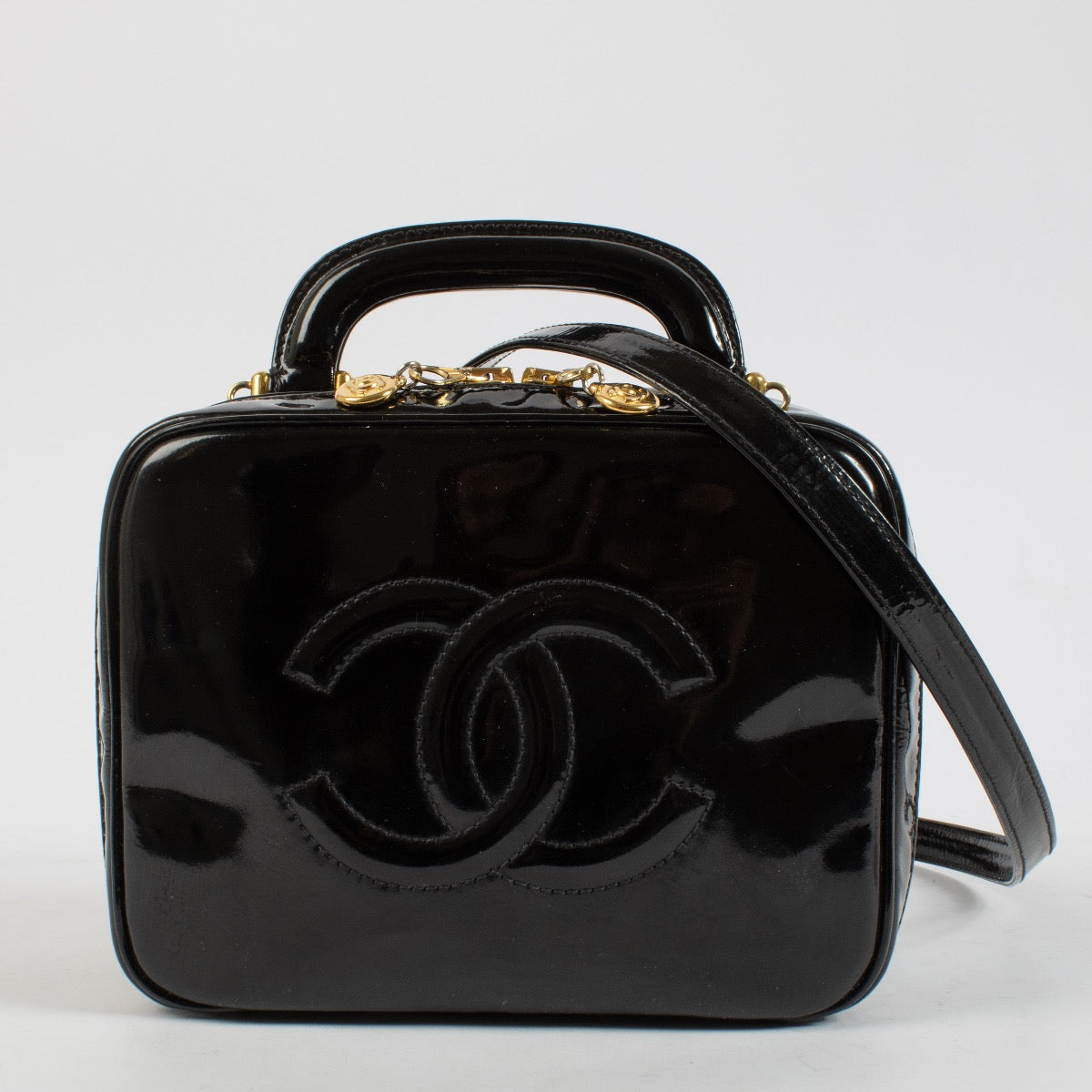 Shop 100% authentic second hand Chanel Black Patent Vintage Vanity Case on Labellov.com
