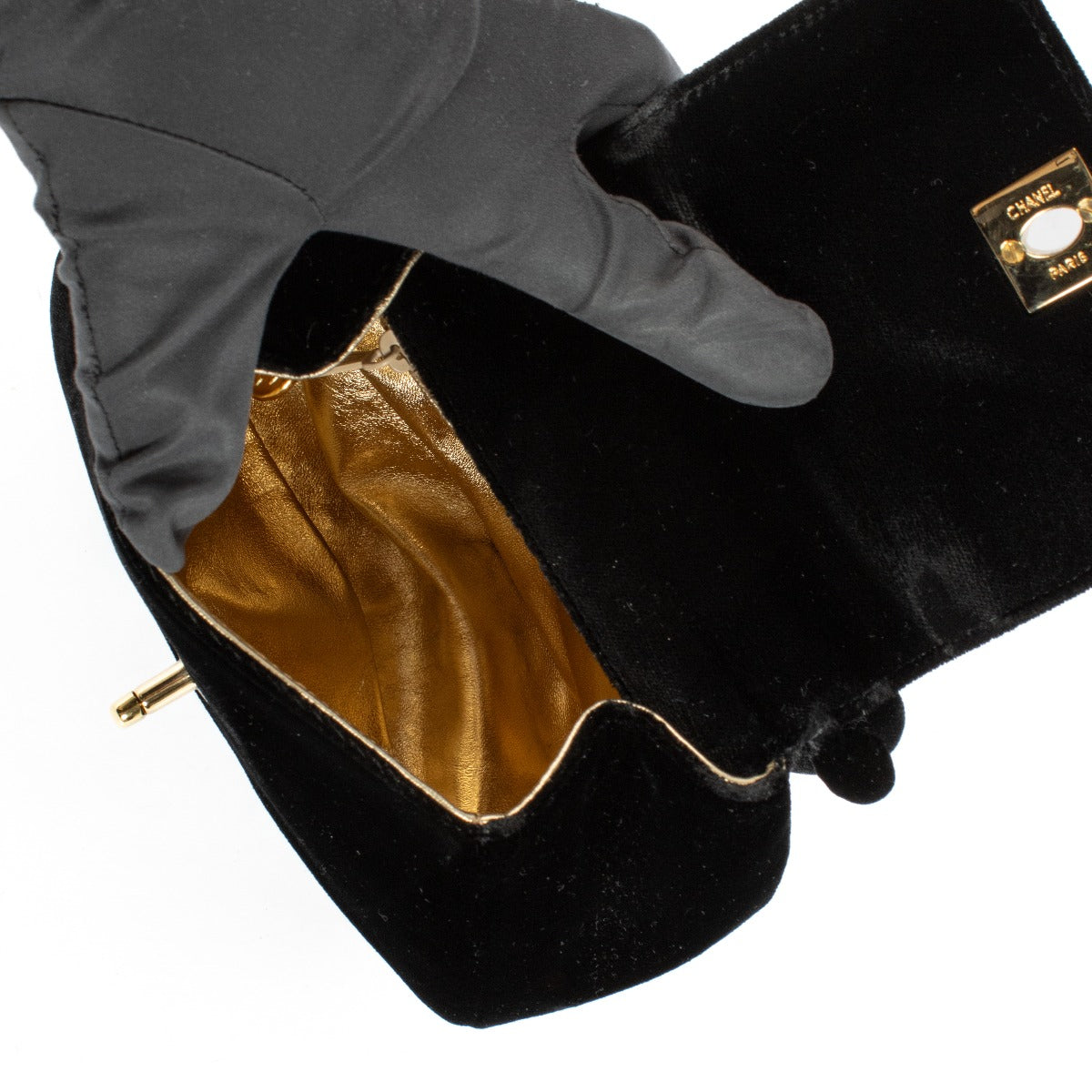 Sac Chanel Vintage en Velours Noir avec Anses Torsadées