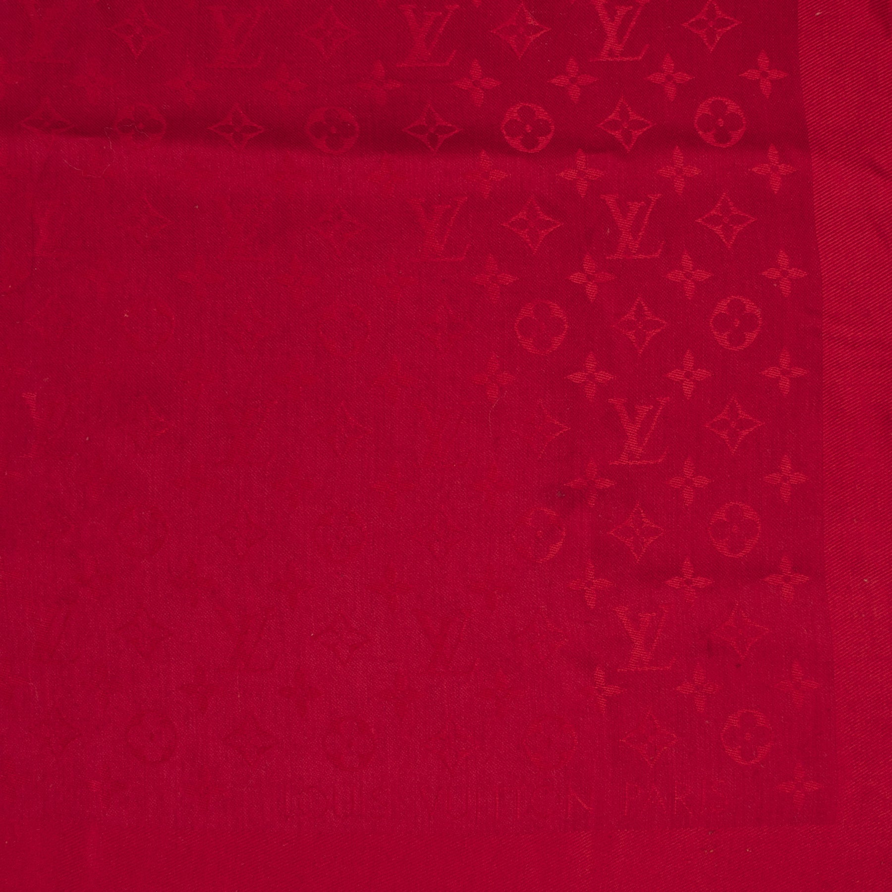 We buy and sell your authentic designe Louis Vuitton Red Monogram Scarf for the best price online at Labellov secondhand luxury in Antwerp Belgium