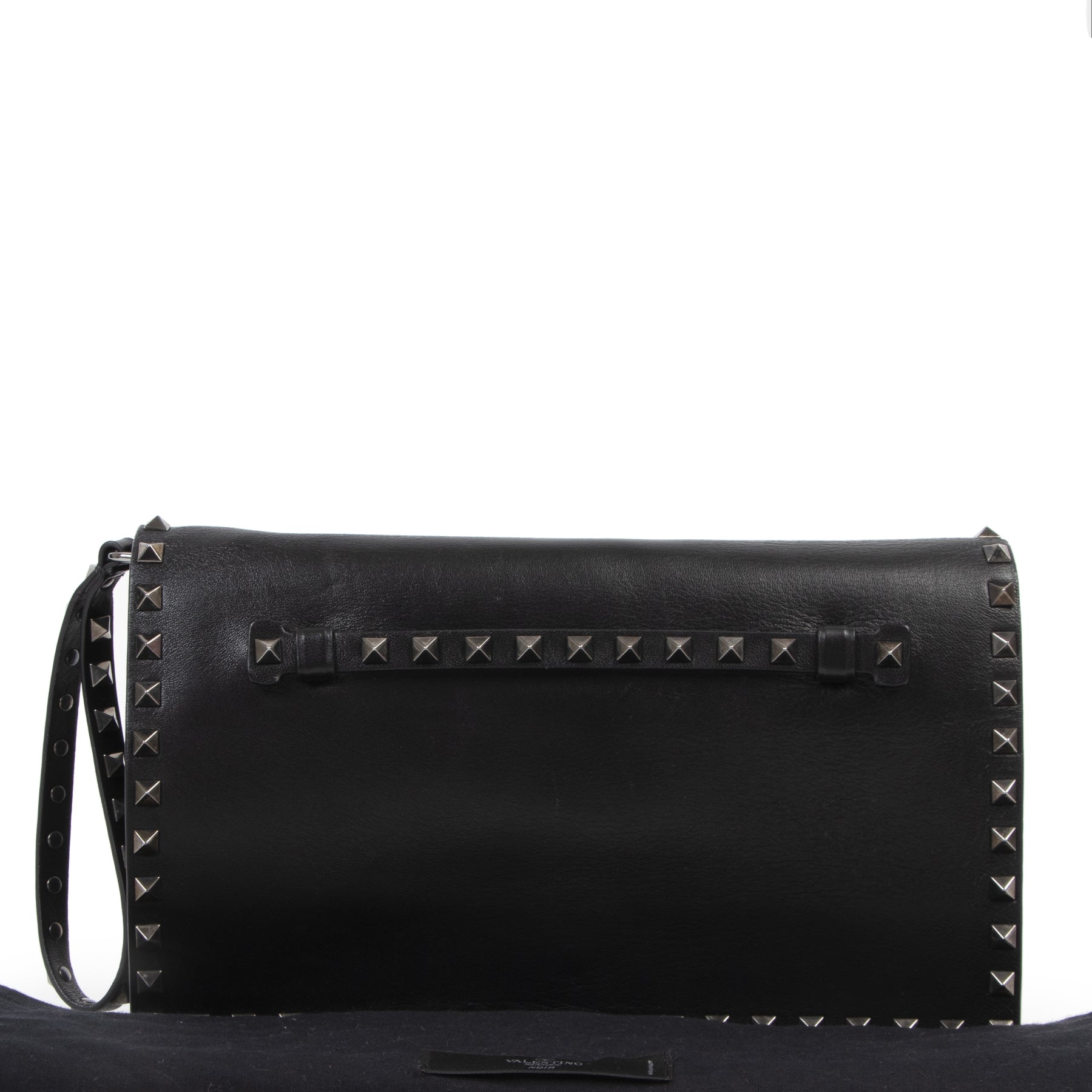 koop online tegen de best prijs Valentino Garavani All Black Rockstud Clutch