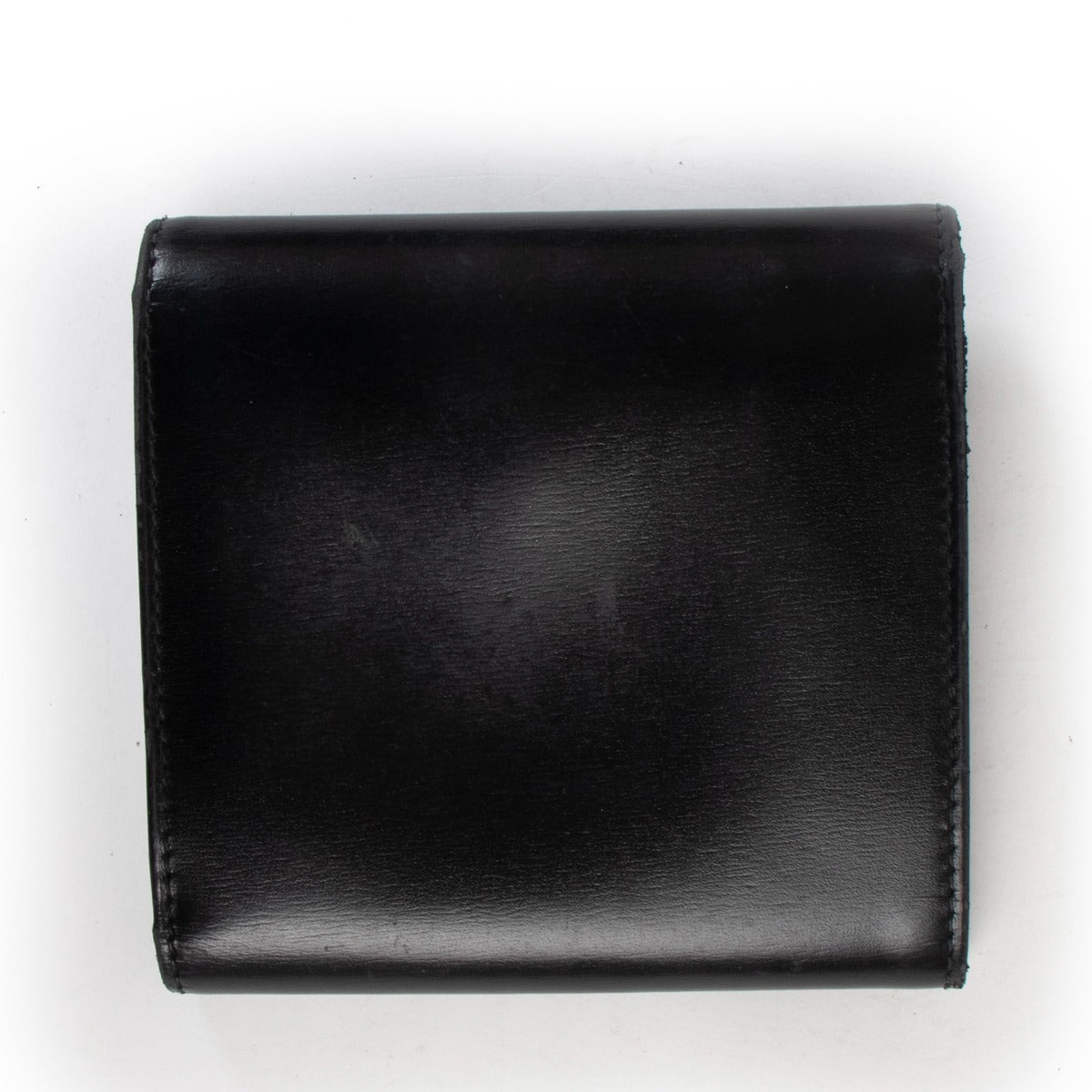 Shop now your favorites pre-loved designer accesoires, at Labellov.