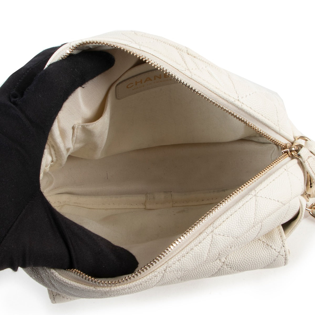 Vintage Chanel bag in white beige crafted in leather with gold metallic chain