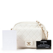 very beautiful Chanel bag in white beige leather with gold chain