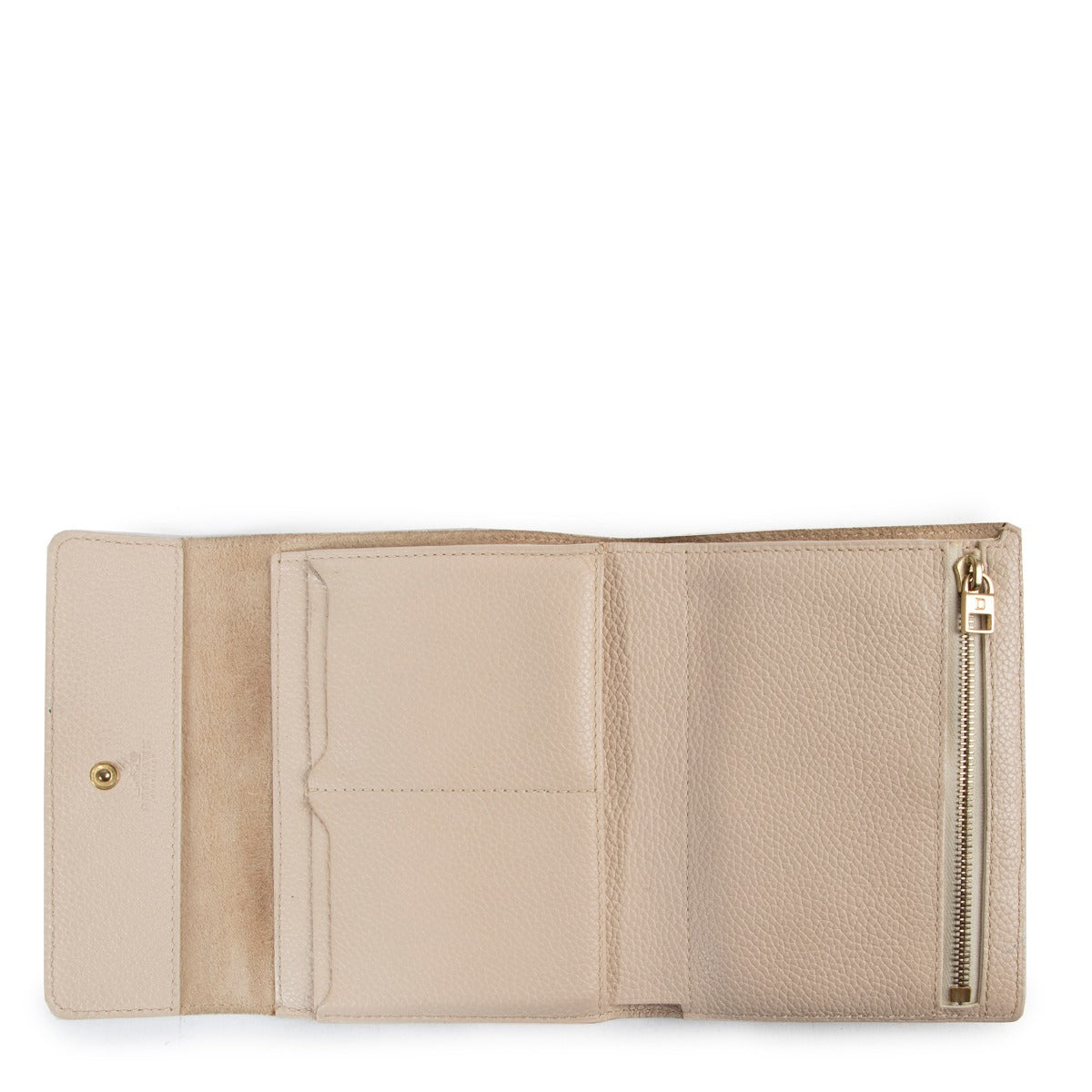Buy and sell your designer items at Labellov Luxury such as this Delvaux Wallet Crème online or in store. Koop of verkoop jouw designer items bij Labellov Luxury zoals deze Delvaux Wallet Crème online of in de winkel.