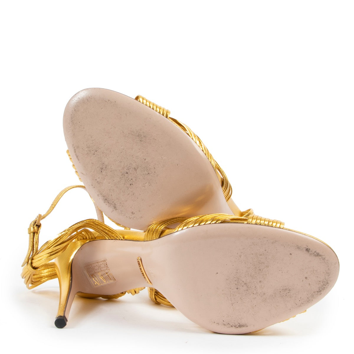 Shop safe online at Labellov in Antwerp these 100% authentic second hand Gucci Gold Pumps - Size 38,5