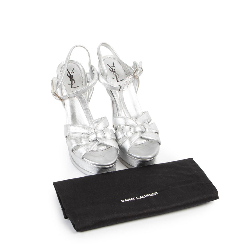 Shop safe online at Labellov in Antwerp this 100% authentic second hand Yves Saint Laurent Silver Tribute Pumps - Size 39