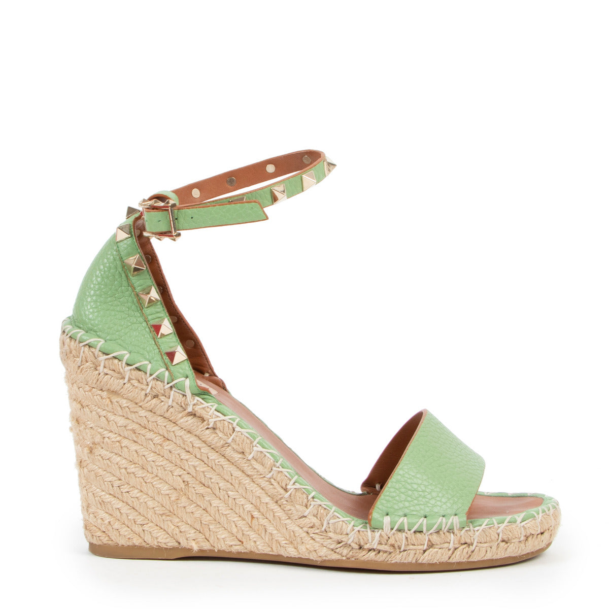 Valentino Pistacchio Green Wedges for the best price at Labellov secondhand luxury in Antwerp Belgium.