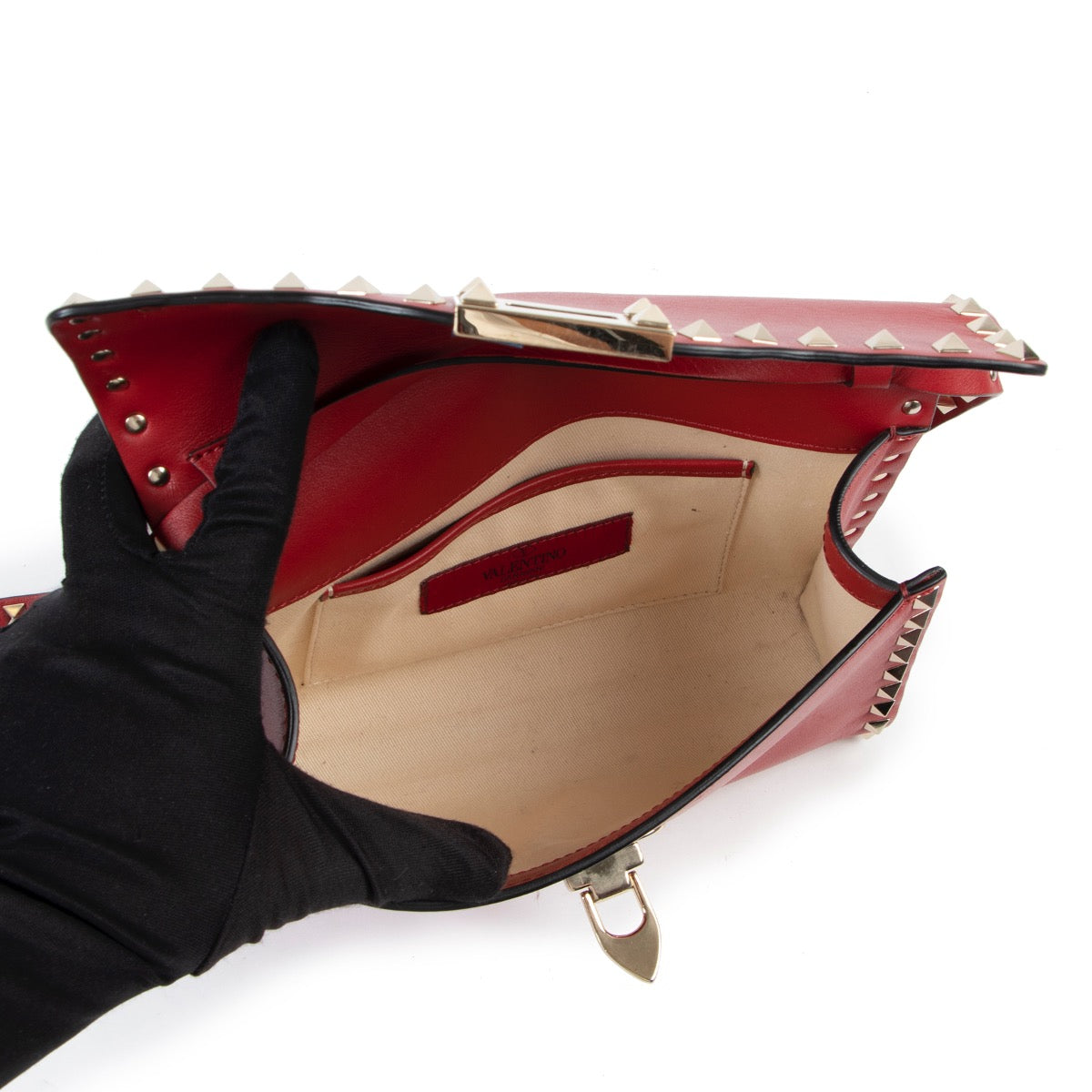 Shop safe online at Labellov in Antwerp this 100% authentic second hand Valentino Garavani Red Leather Rockstud Crossbody