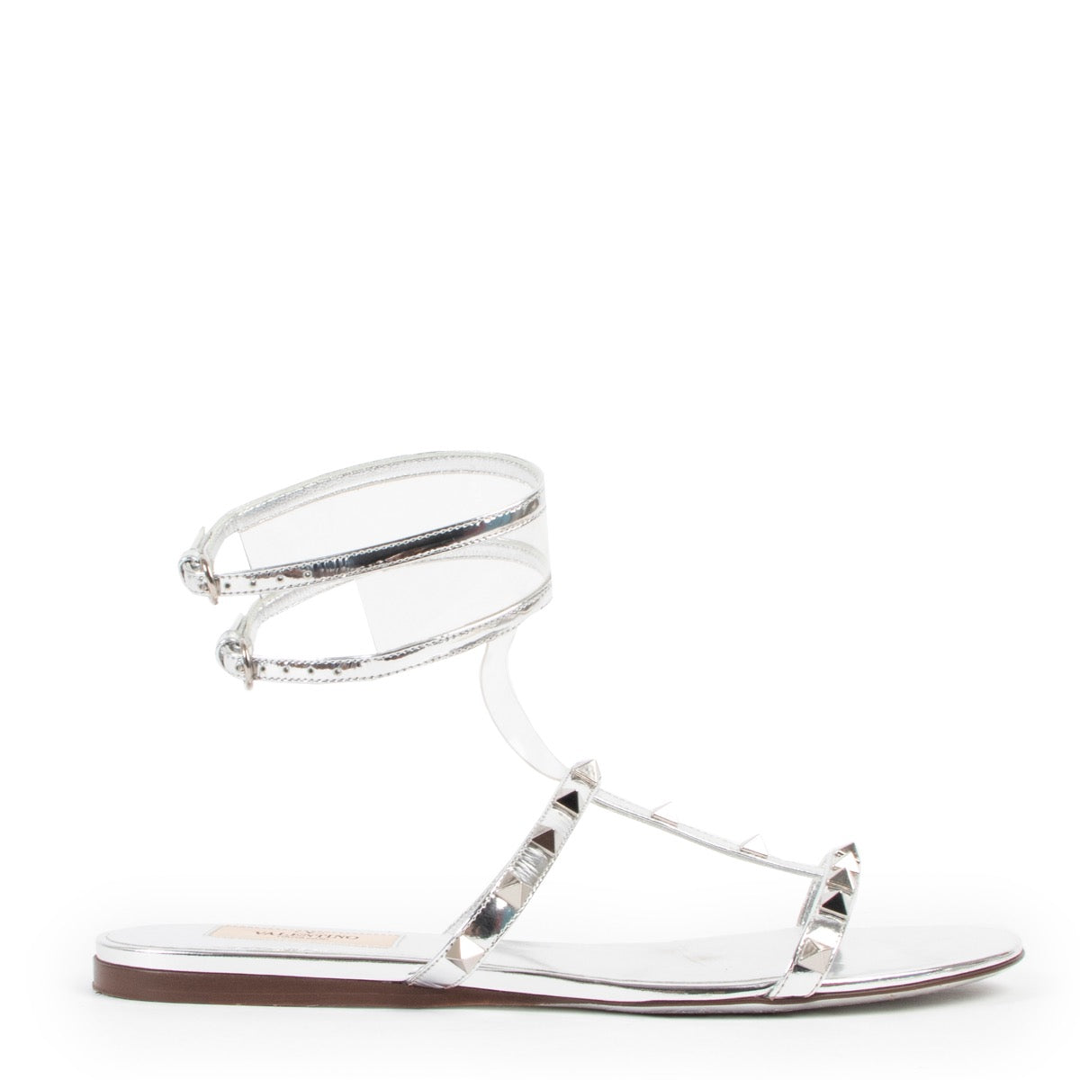 Shop safe online at Labellov in antwerp this 100% authentic second hand Valentino Silver Rockstud Sandals - Size 38,5