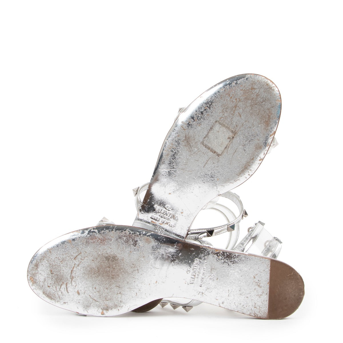 Shop safe online at Labellov in antwerp this 100% authentic second hand Valentino Silver Rockstud Sandals - Size 38,5