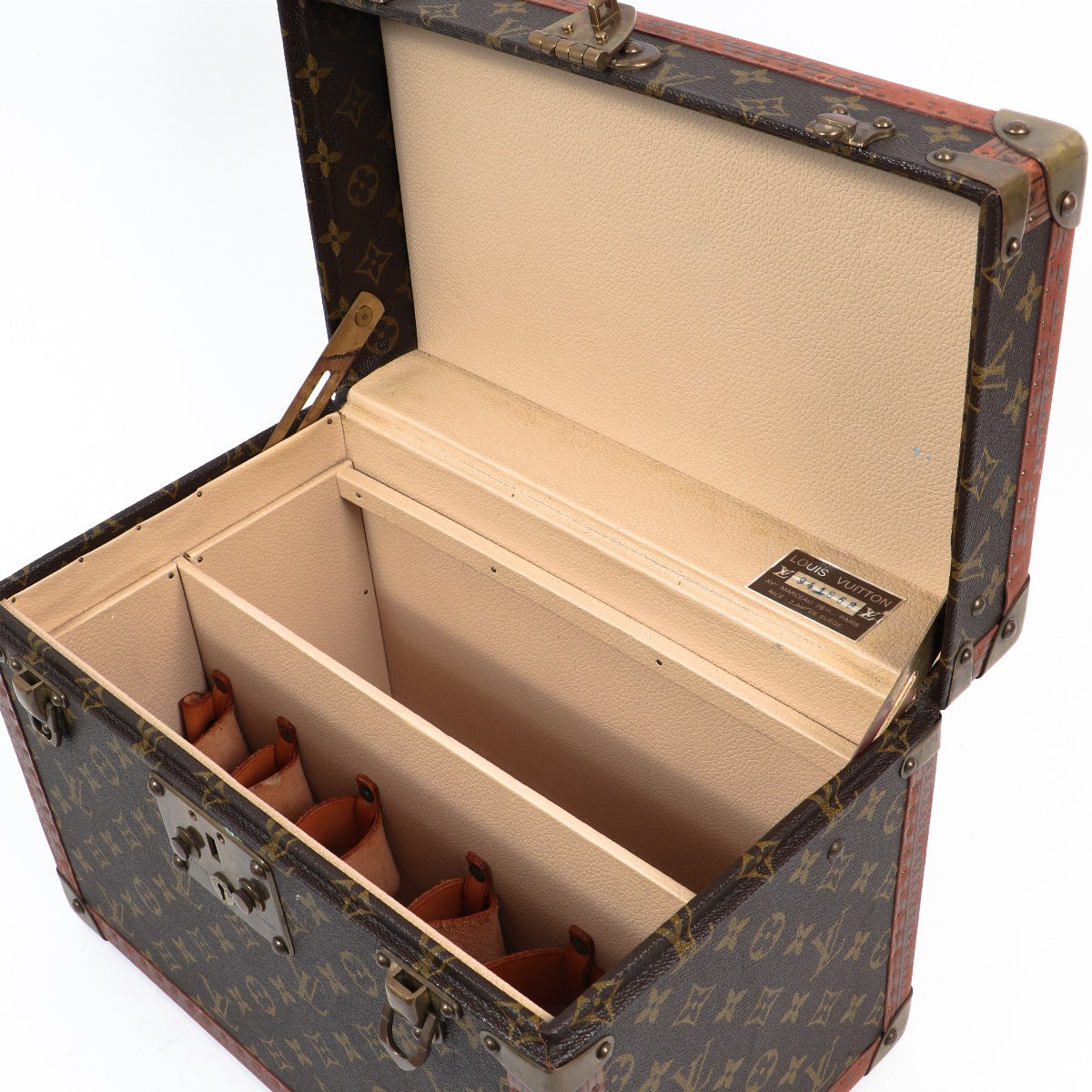 Buy an authentic second-hand Louis Vuitton Monogram Canvas Vintage Pharmacie Trunk in good condition at Labellov in Antwerp.