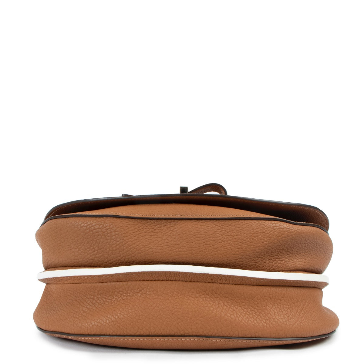 Shop safe online at Labellov in Antwerp this 100% authentic second hand Delvaux Le Mutin Végétal Crispy Calf Cognac Crossbody