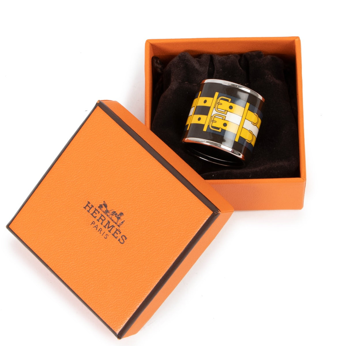 Shop now your favorite 100% authentic Hermès accesoires, at Labellov.