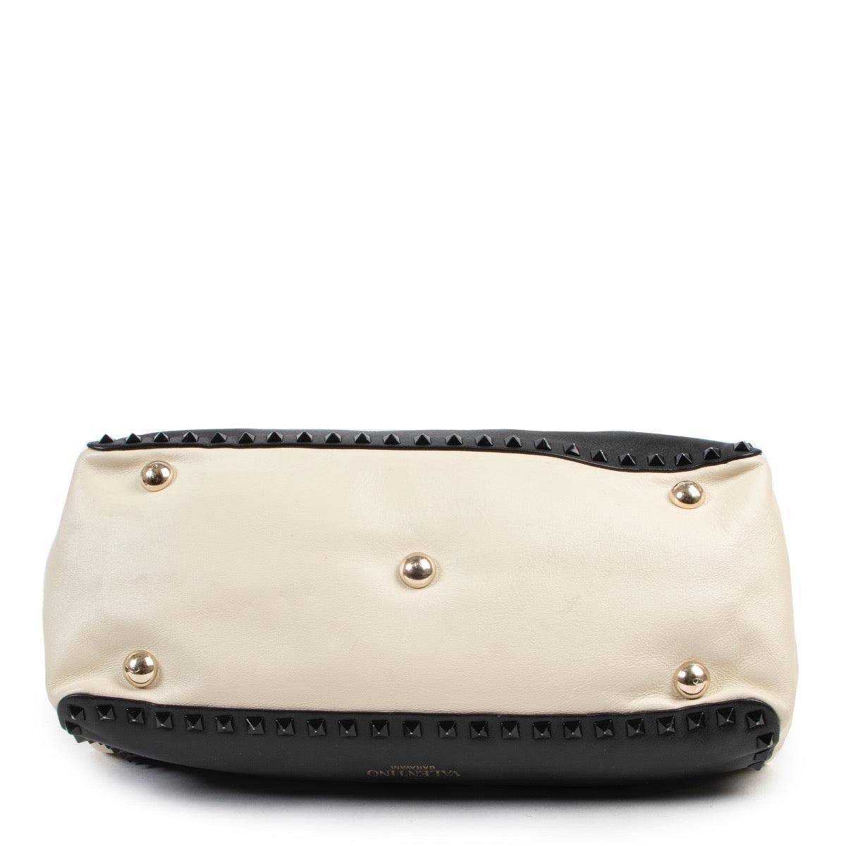 Valentino Garavani Bicolor Rockstud Tote for the best price at Labellov secondhand luxury in Antwerp Belgium. Koop en verkoop uw authentieke designer tassen aan de beste prijs.