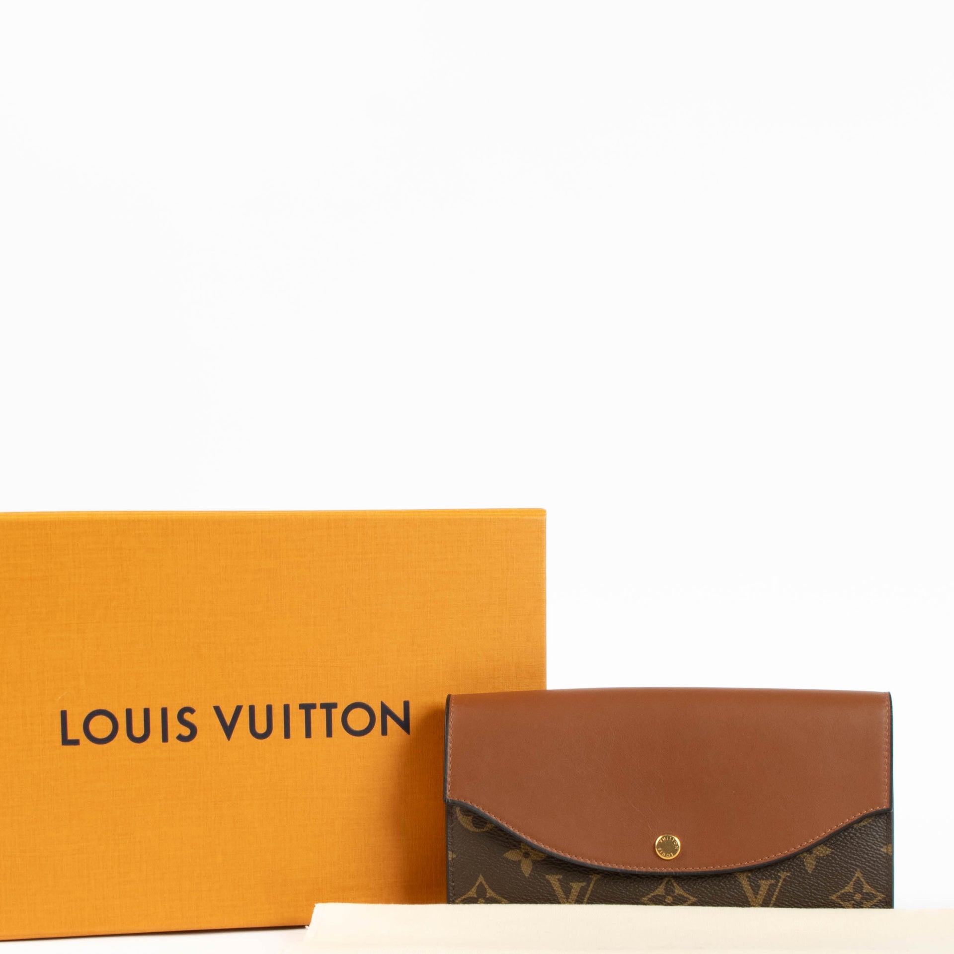 Shop the authentic Louis Vuitton Monogram Sarah Tuileries Wallet second hand on Labellov.com