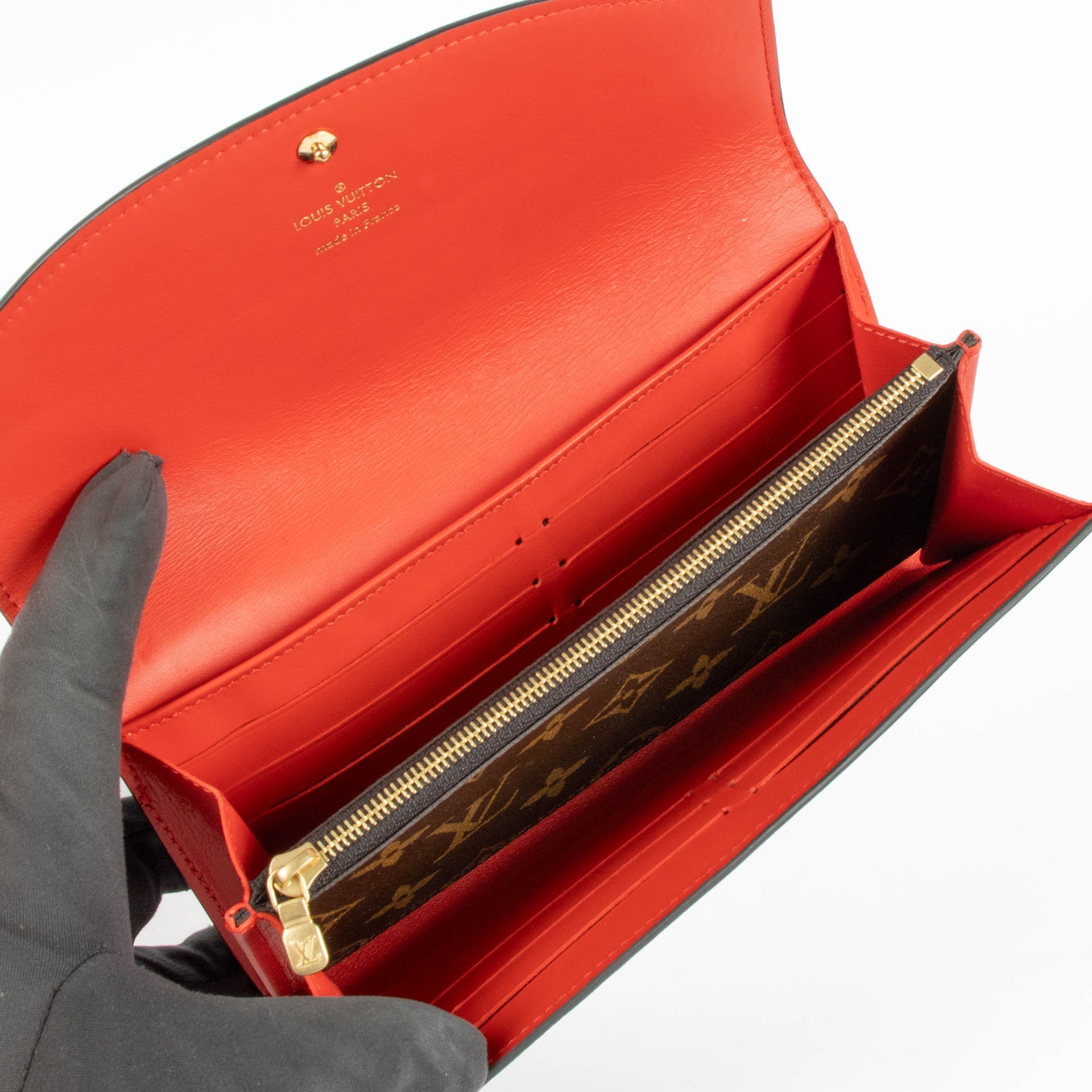 Shop the authentic Louis Vuitton Monogram Sarah Tuileries Wallet second hand on Labellov.com