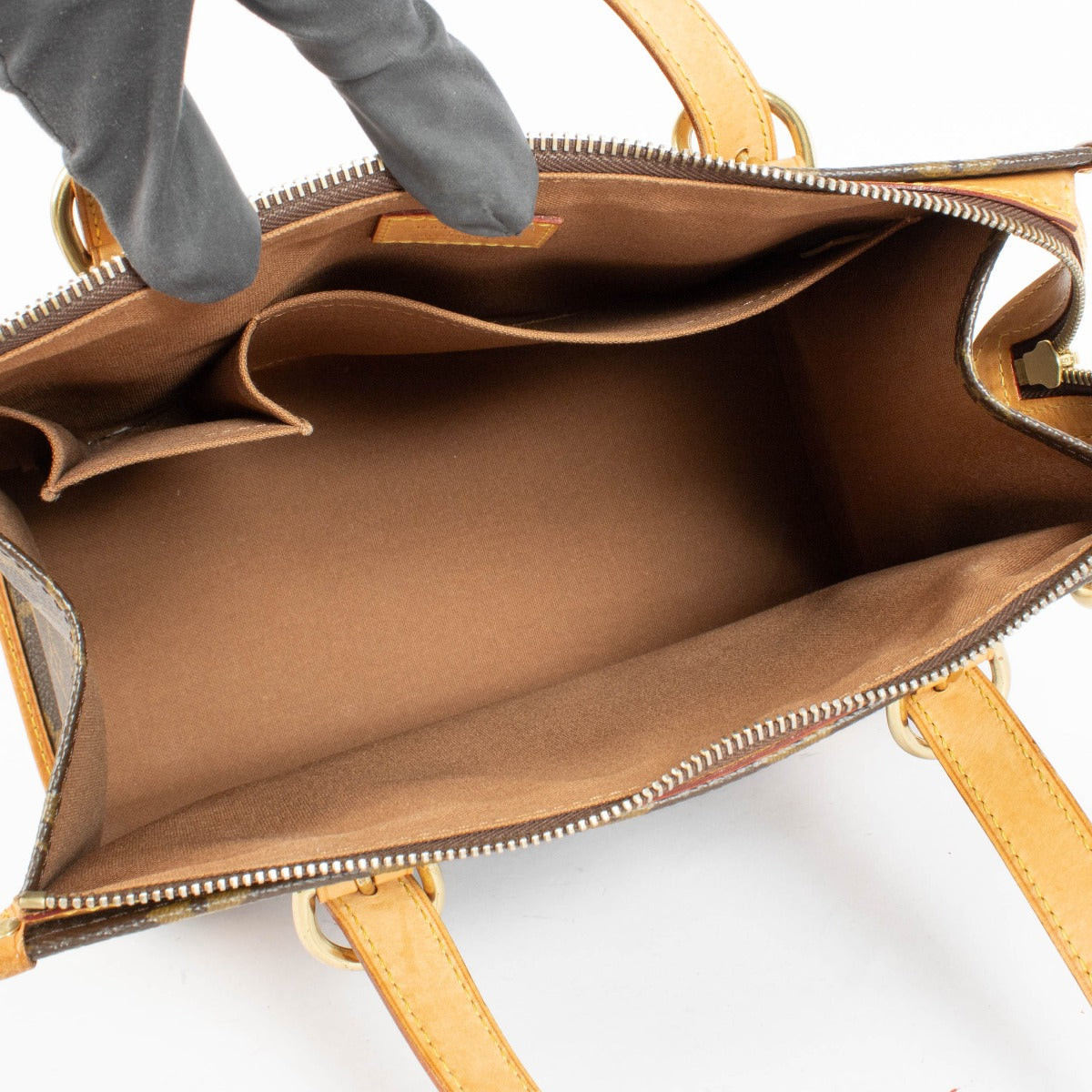 Shop the authentic Louis Vuitton Monogram Popincourt Top Handle second hand on Labellov.com.