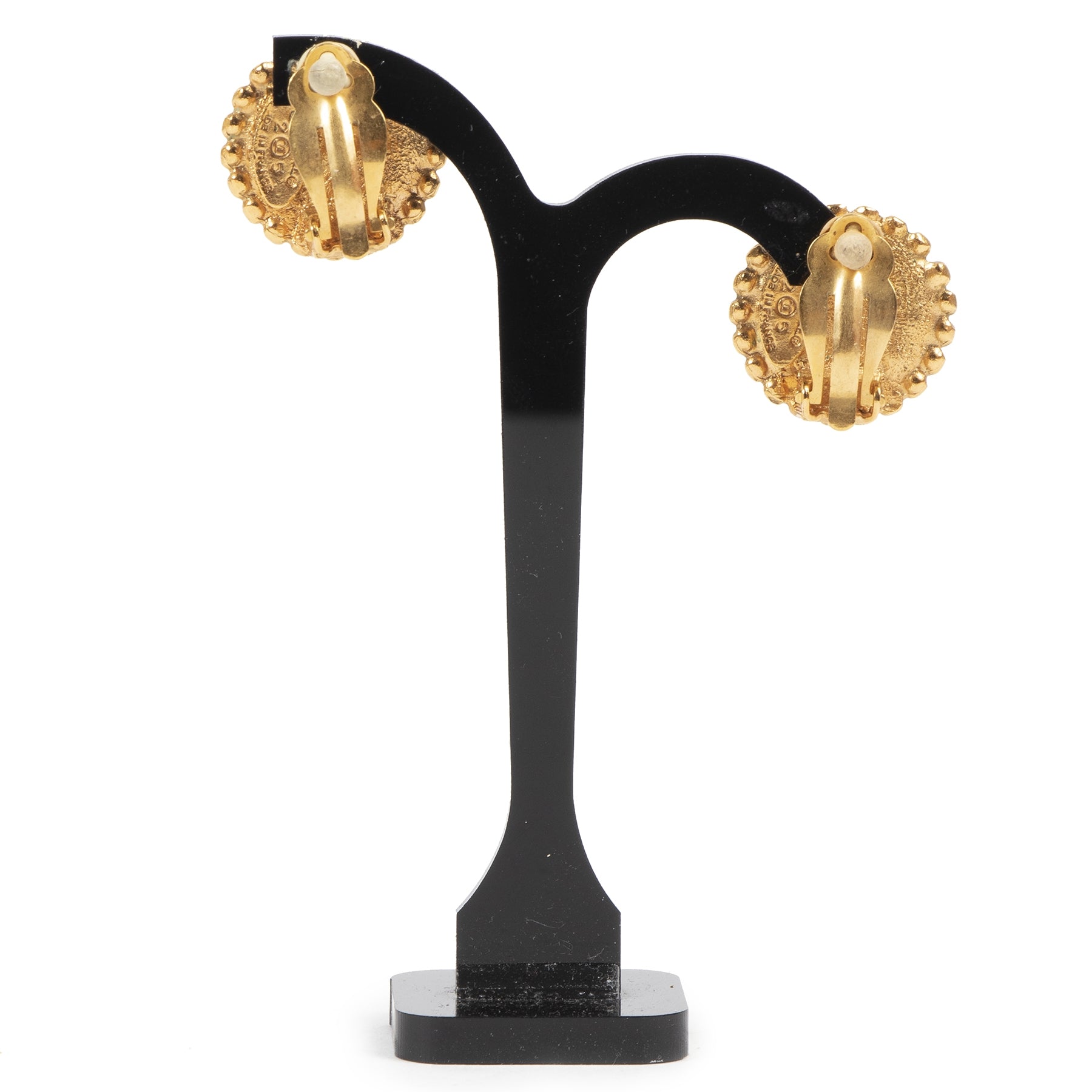 Koop Chanel Gold Pearl Clip On Earrings aan de juiste prijs online in alle veiligheid bij Labellov