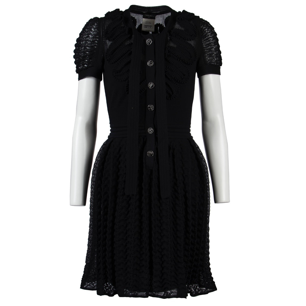 Shop safe online at Labellov in Antwerp this 100% authentic second hand Chanel Black Dress in very good condition.
