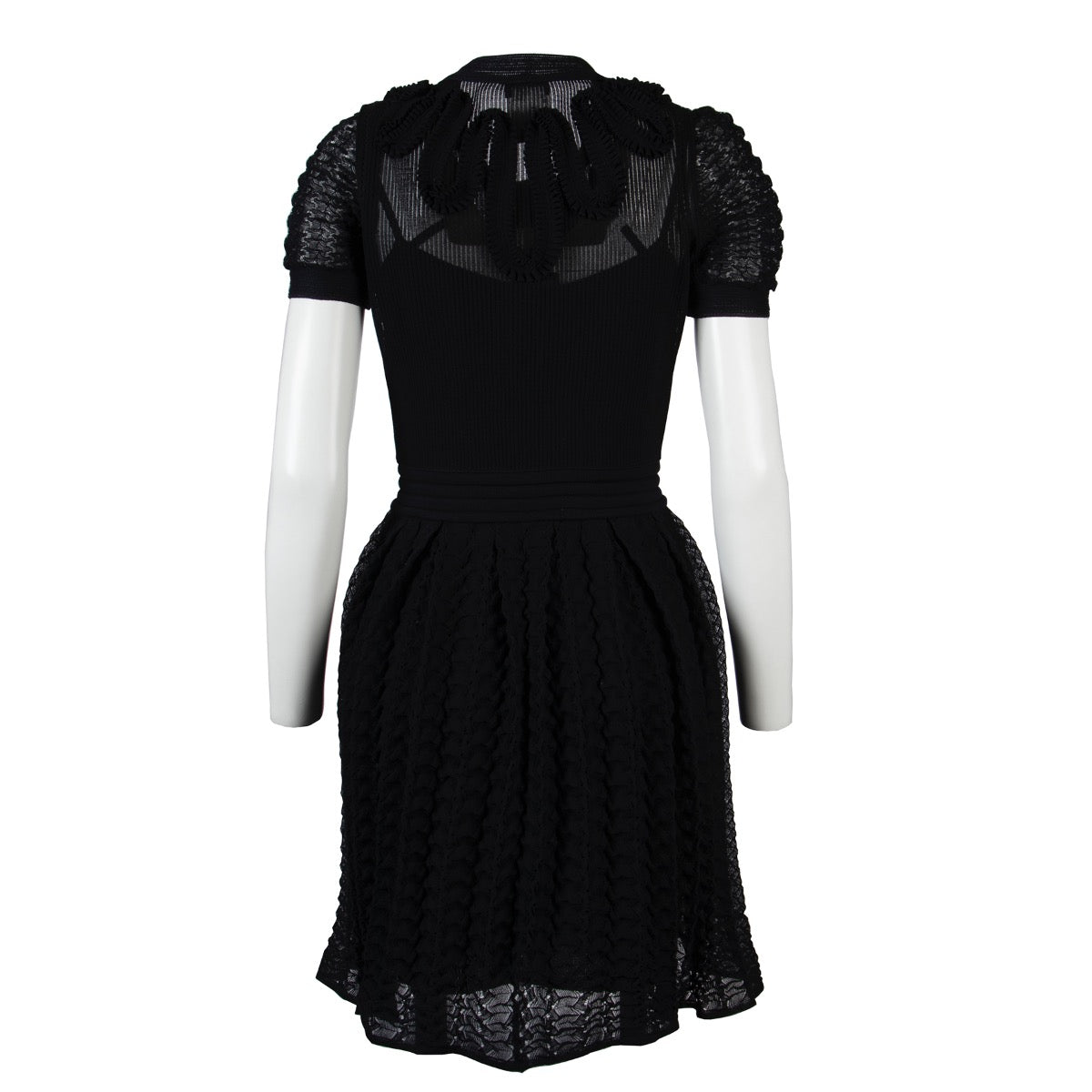 Shop safe online at Labellov in Antwerp this 100% authentic second hand Chanel Black Dress in very good condition.