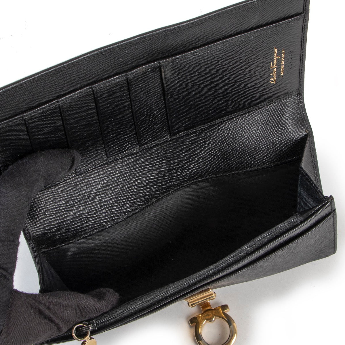 Shop safe online at Labellov in Antwerp this 100% authentic second hand Salvatore Ferragamo Black Wallet