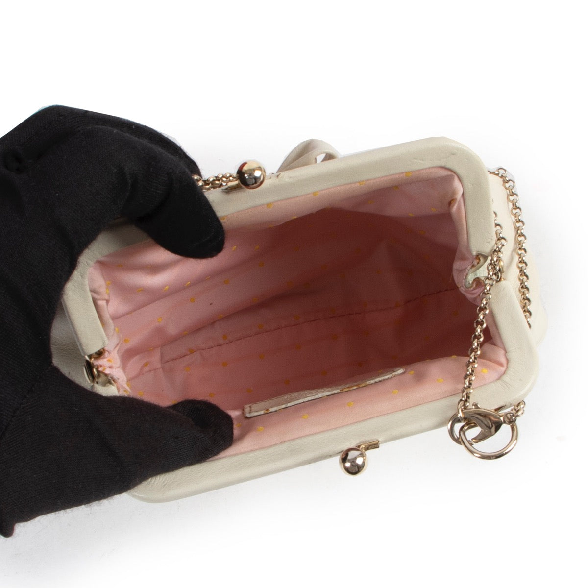 Shop safe online at Labellov in Antwerp this 100% authentic Salvatore Ferragamo White Pouch