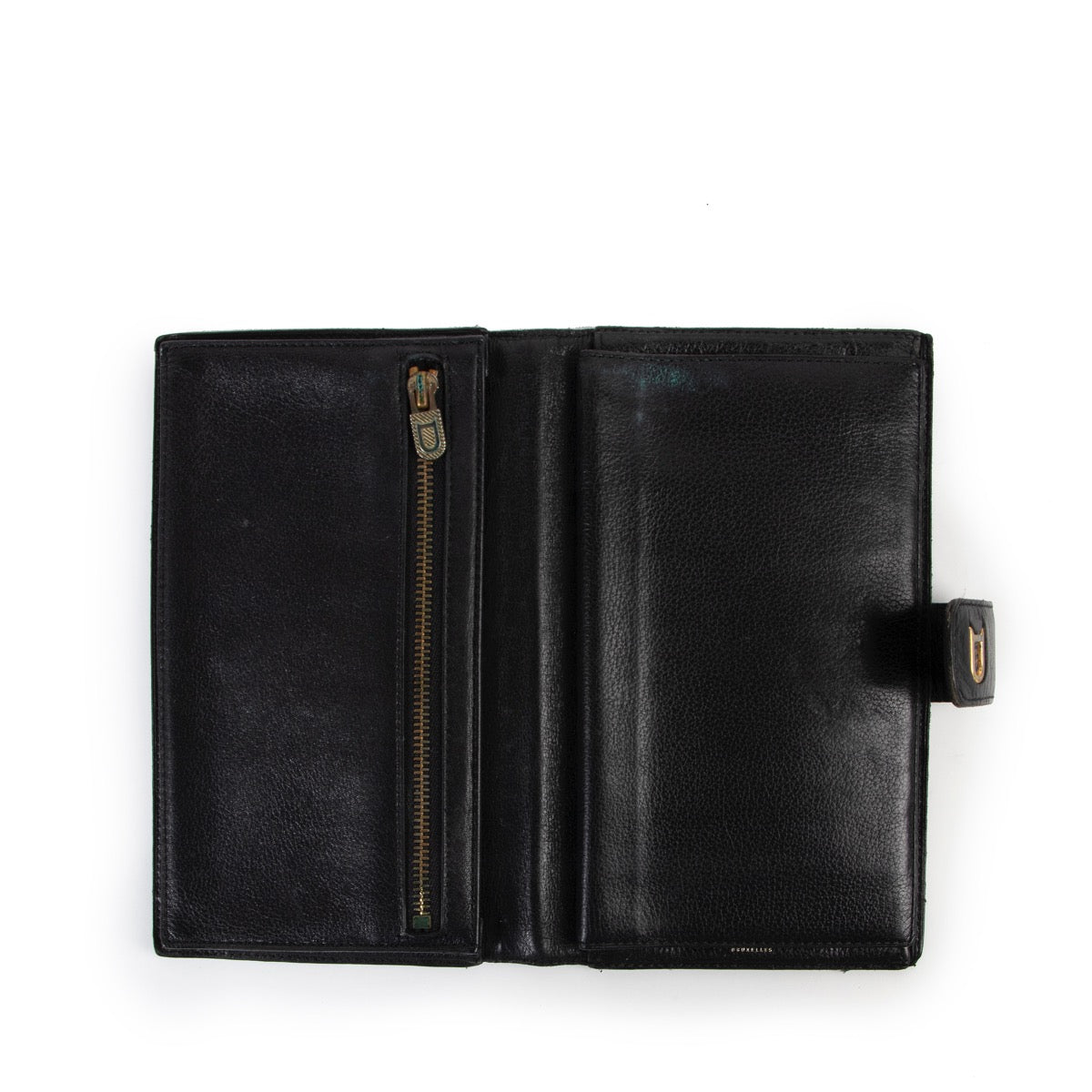 Shop safe online at Labellov in Antwerp this 100% authentic second hand Delvaux Black Wallet