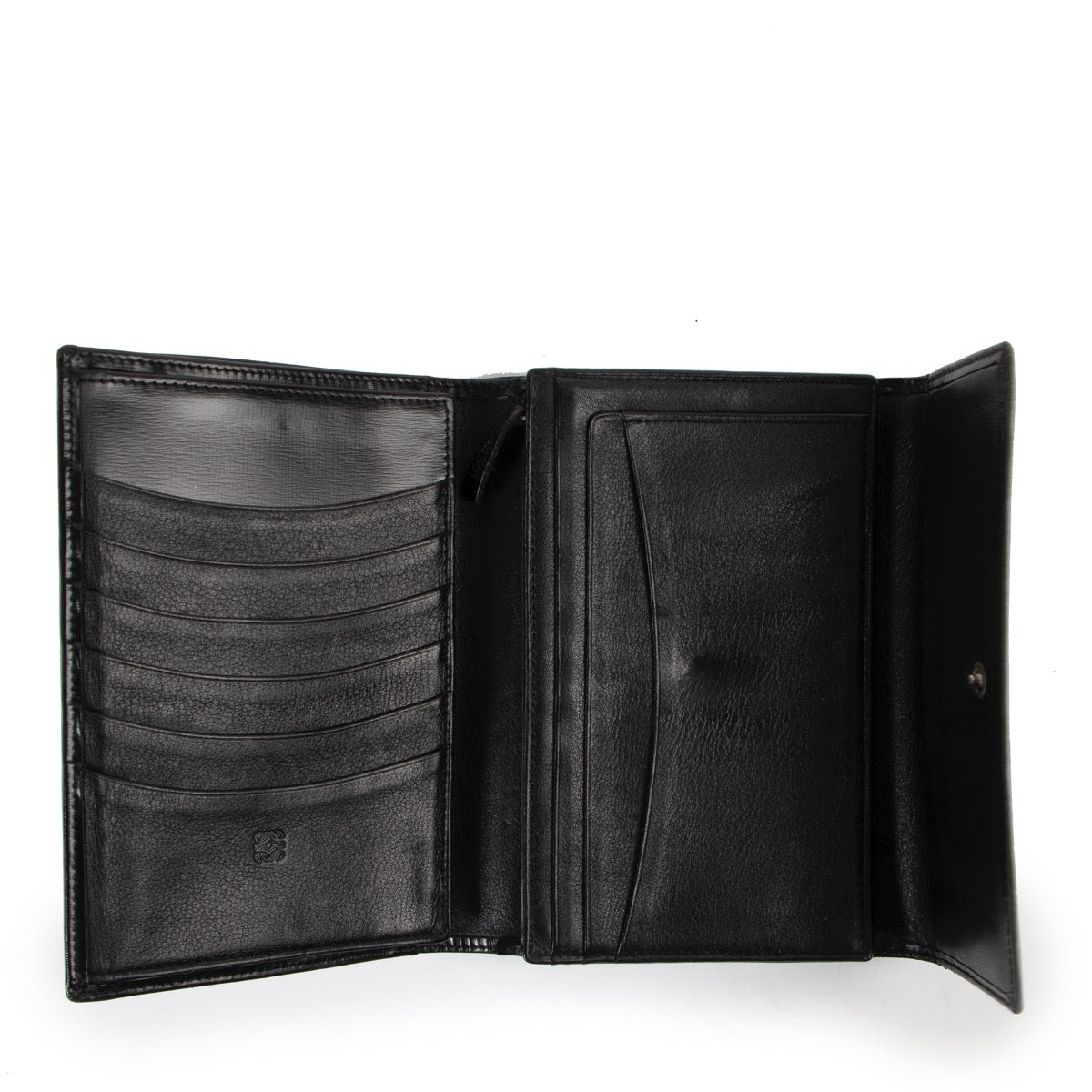 Shop safe online at Labellov in Antwerp this 100% authentic second hand Loewe Black Wallet