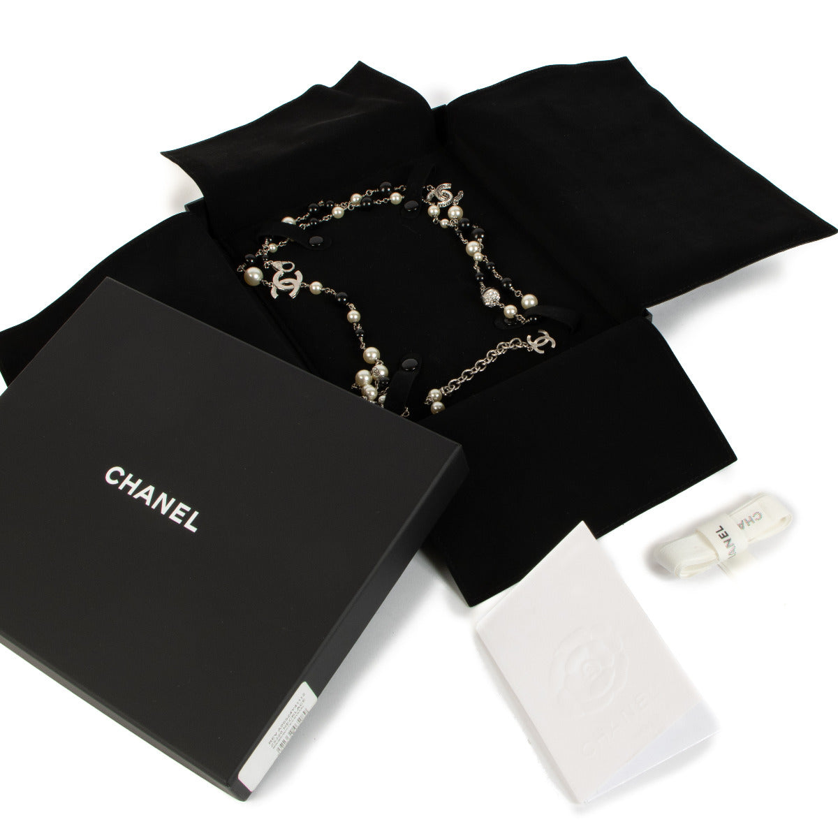 Collier Chanel 18V perles, argent et cristaux CC