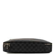 Buy and sell your Louis Vuitton Steeve Laptop Bag Damier Graphite for the best price at Labellov. Koop en verkoop uw authentieke Louis Vuitton designer handtassen en accessoires. Acheter sacs de Louis Vuitton en ligne.