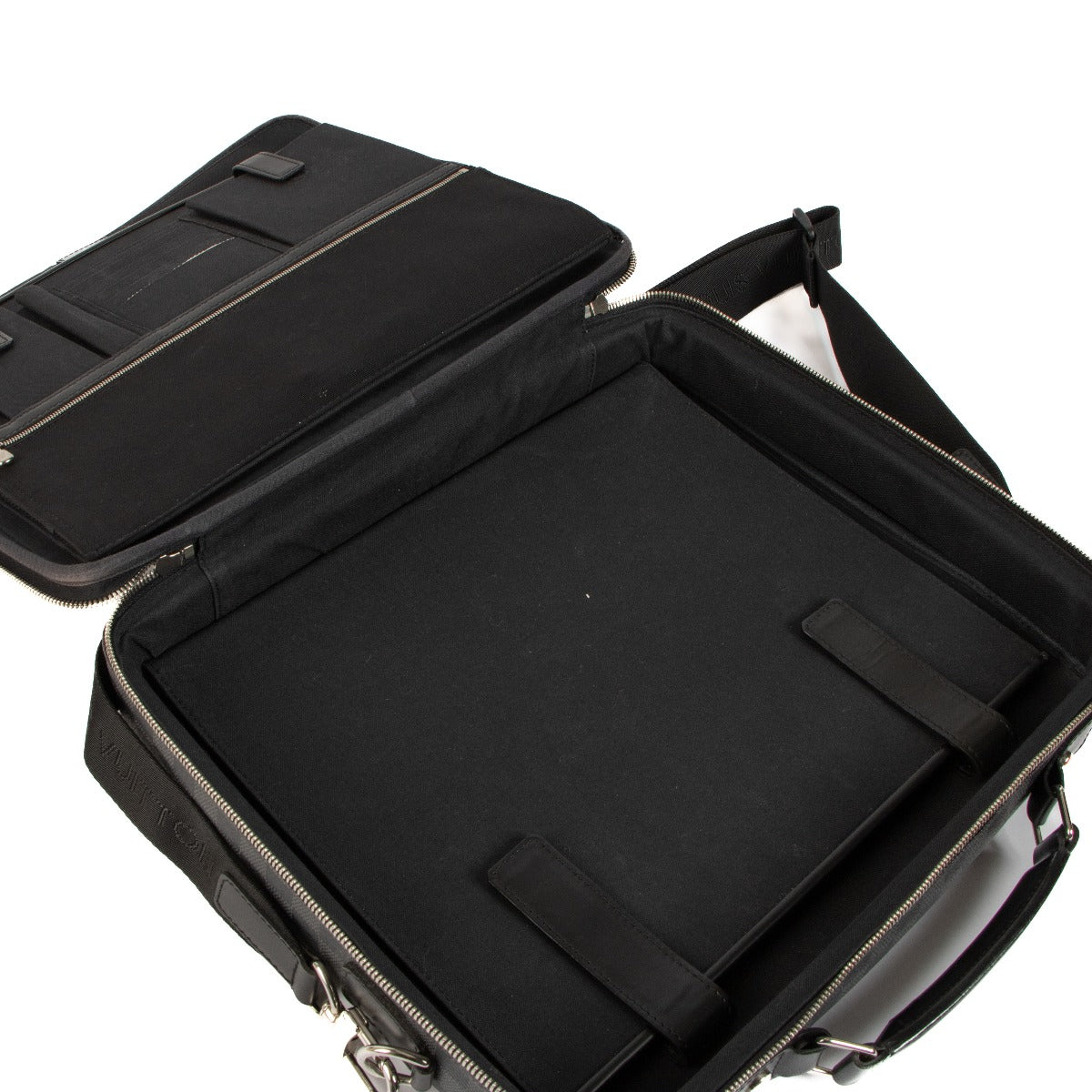 Buy and sell your Louis Vuitton Steeve Laptop Bag Damier Graphite for the best price at Labellov. Koop en verkoop uw authentieke Louis Vuitton designer handtassen en accessoires. Acheter sacs de Louis Vuitton en ligne.