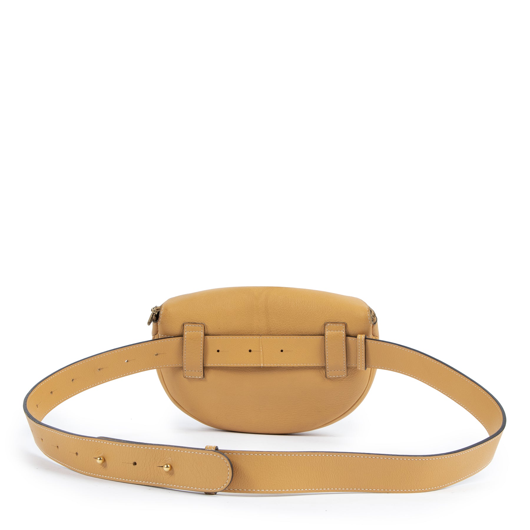 Bent u op zoek naar een authentiek exemplaar van de Delvaux bum bag? Koop bij Labellov in Antwerpen.