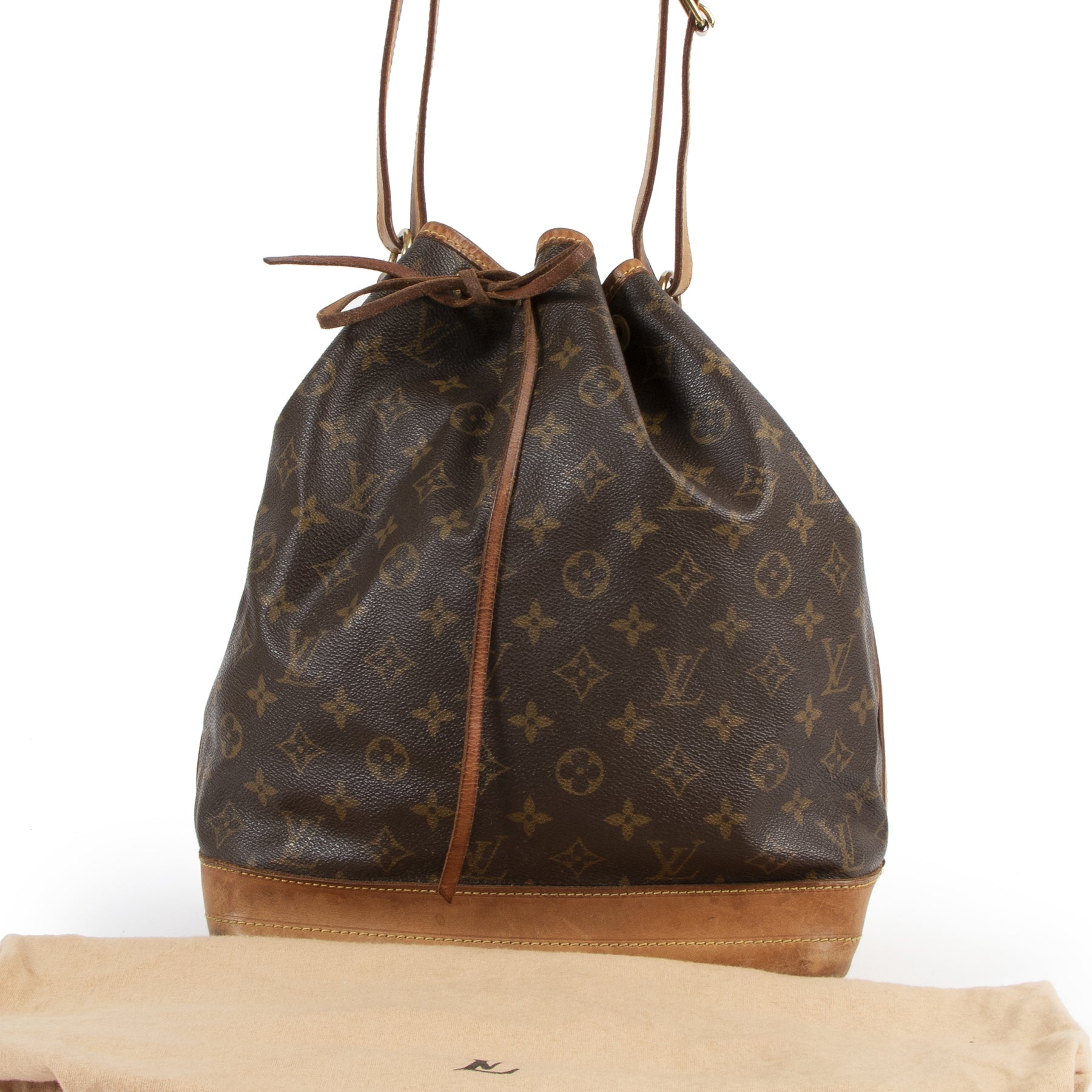 Bent u op zoek naar een vintage Noé bucket bag van Louis Vuitton? Labellov is uw adres.