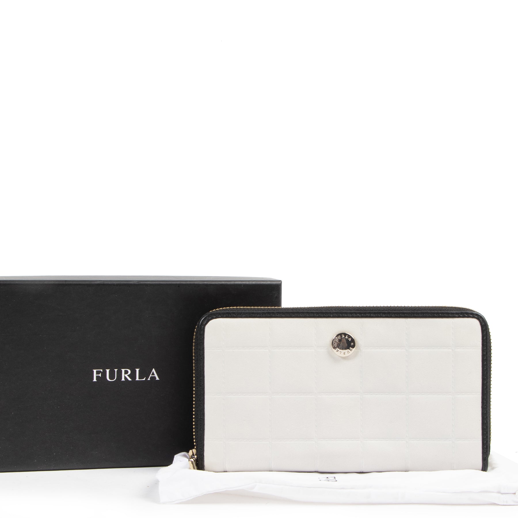 Authentic secondhand Furla Off-White Zippy Wallet designer accessories fashion luxury vintage webshop safe secure online shopping