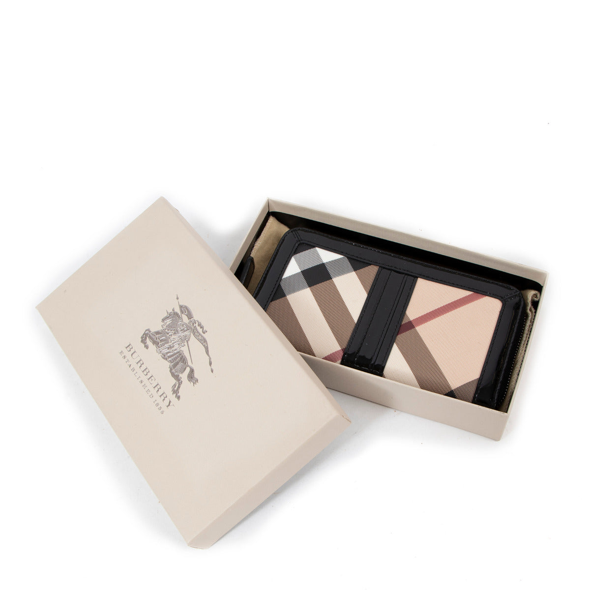 Burberry Check Pattern Zip Wallet for the best price at Labellov secondhand luxury in Antwerp. We buy and sell your authentic designer bags for the best price.