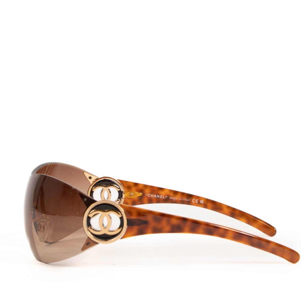 Shop safe online at Labellov in Antwerp this 100% authentic second hand Chanel Acetate Sunglasses