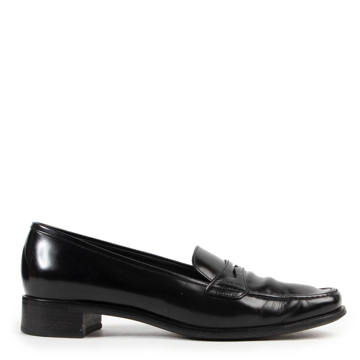 Shop online authentic Prada Black Loafers in Size 39,5 in good condition.