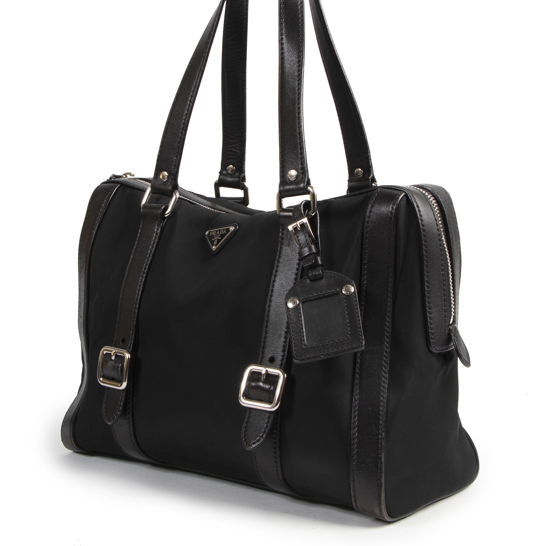 Prada Black Nyon Leather Shoulder Bag pour le meilleur prix chez Labellov à Anvers
