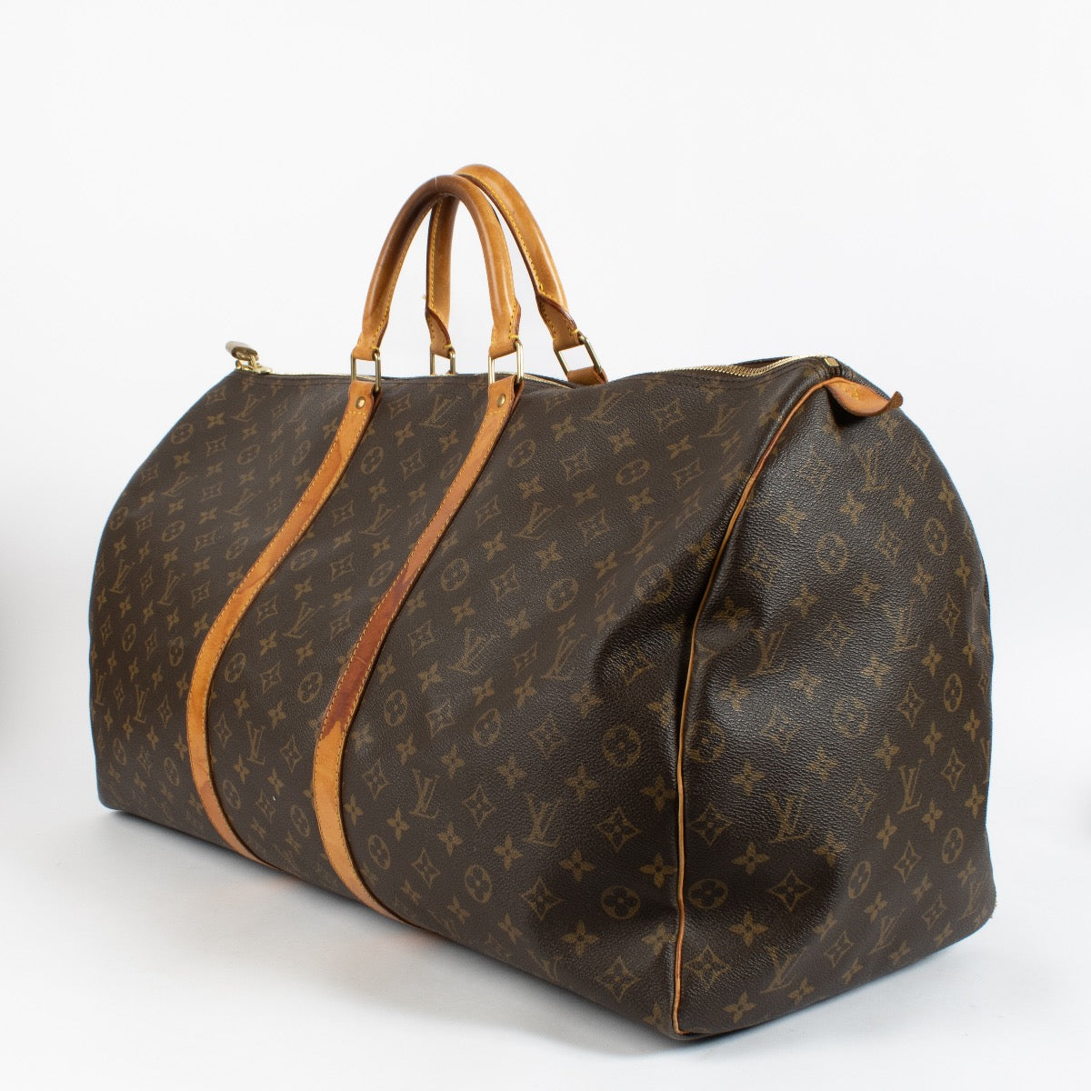 Shop safe online at Labellov in Antwerp, Brussels and Knokke this 100% authentic second hand Louis Vuitton Monogram Canvas Keepall 60