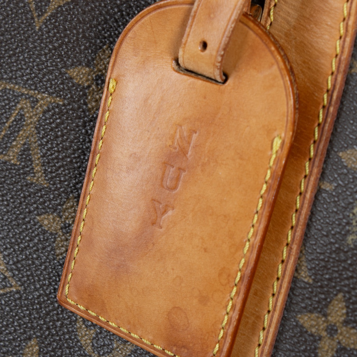 Shop safe online at Labellov in Antwerp, Brussels and Knokke this 100% authentic second hand Louis Vuitton Monogram Canvas Keepall 60