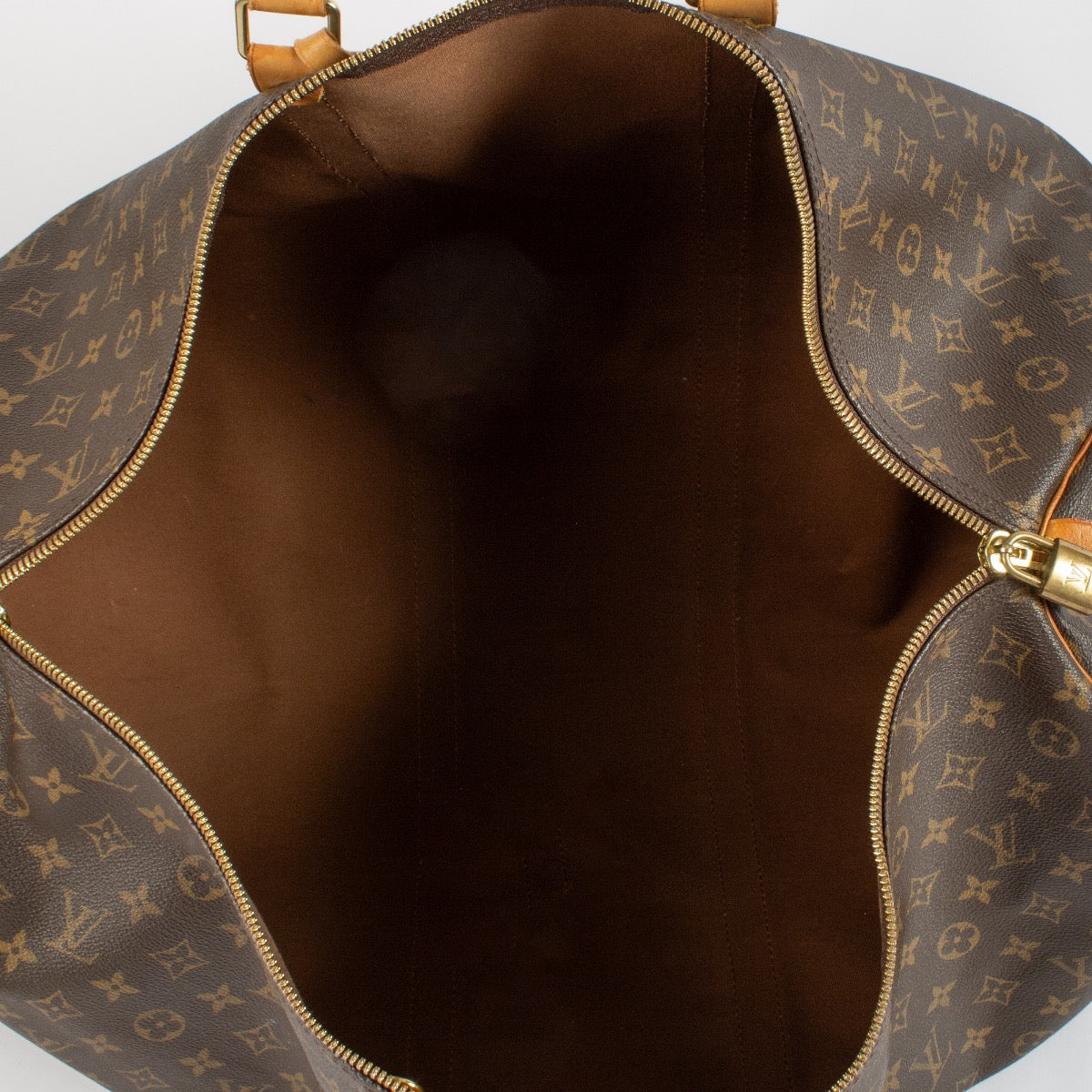 Shop safe online at Labellov in Antwerp, Brussels and Knokke this 100% authentic second hand Louis Vuitton Monogram Canvas Keepall 60