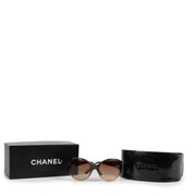 Veilig online kopen van authentieke Chanel donker grijze zonnebril bij Labellov.com.