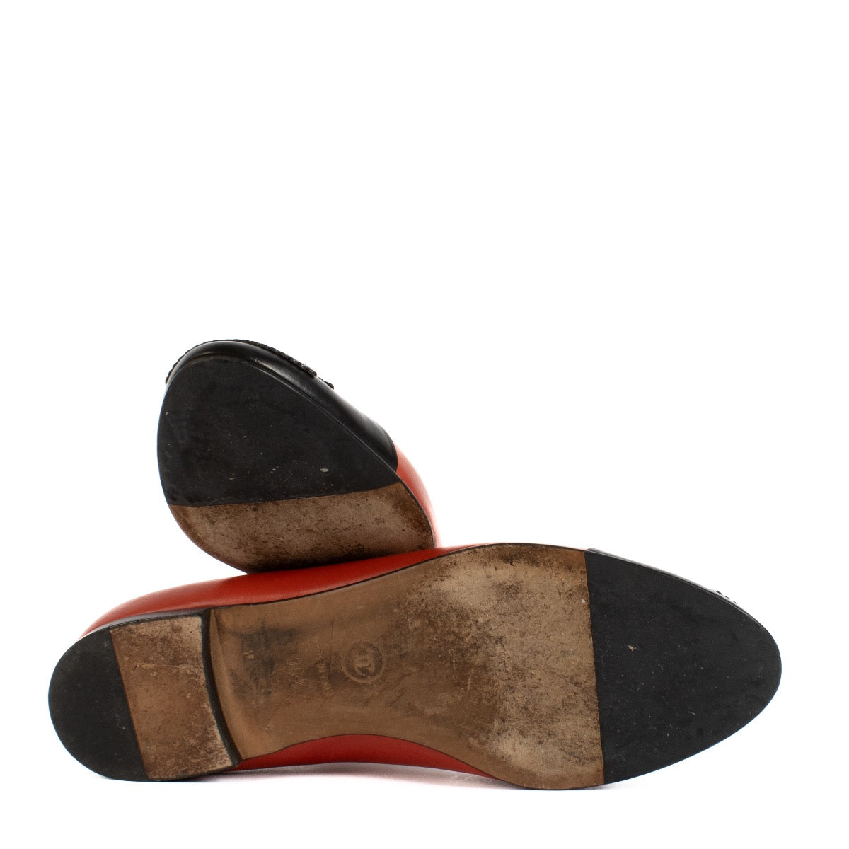 Shop safe online at Labellov in Antwerp, Brussels and Knokke this 100% authentic second hand Chanel Black & Red Ballet Flats - size 36,5