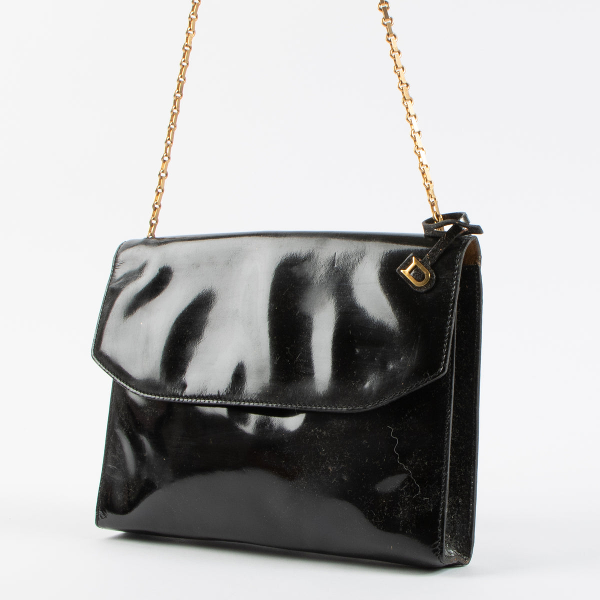 Shop the 100% authentic Delvaux Vintage Black Patent Leather Chain Bag second hand on Labellov.com!