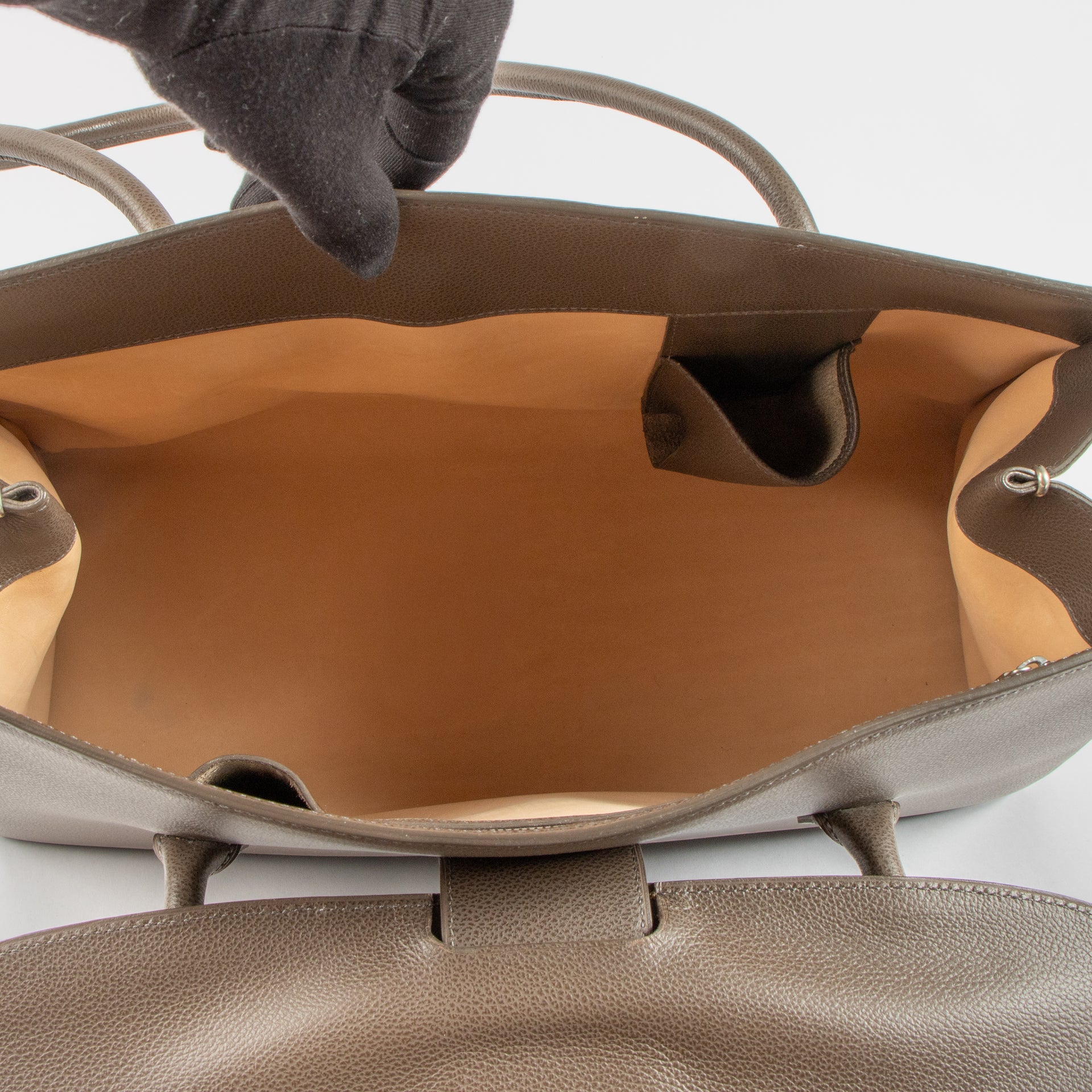 Shop the 100% authentic Delvaux Taupe Jumping Brillant Cabriolet Bag second hand on Labellov.com!