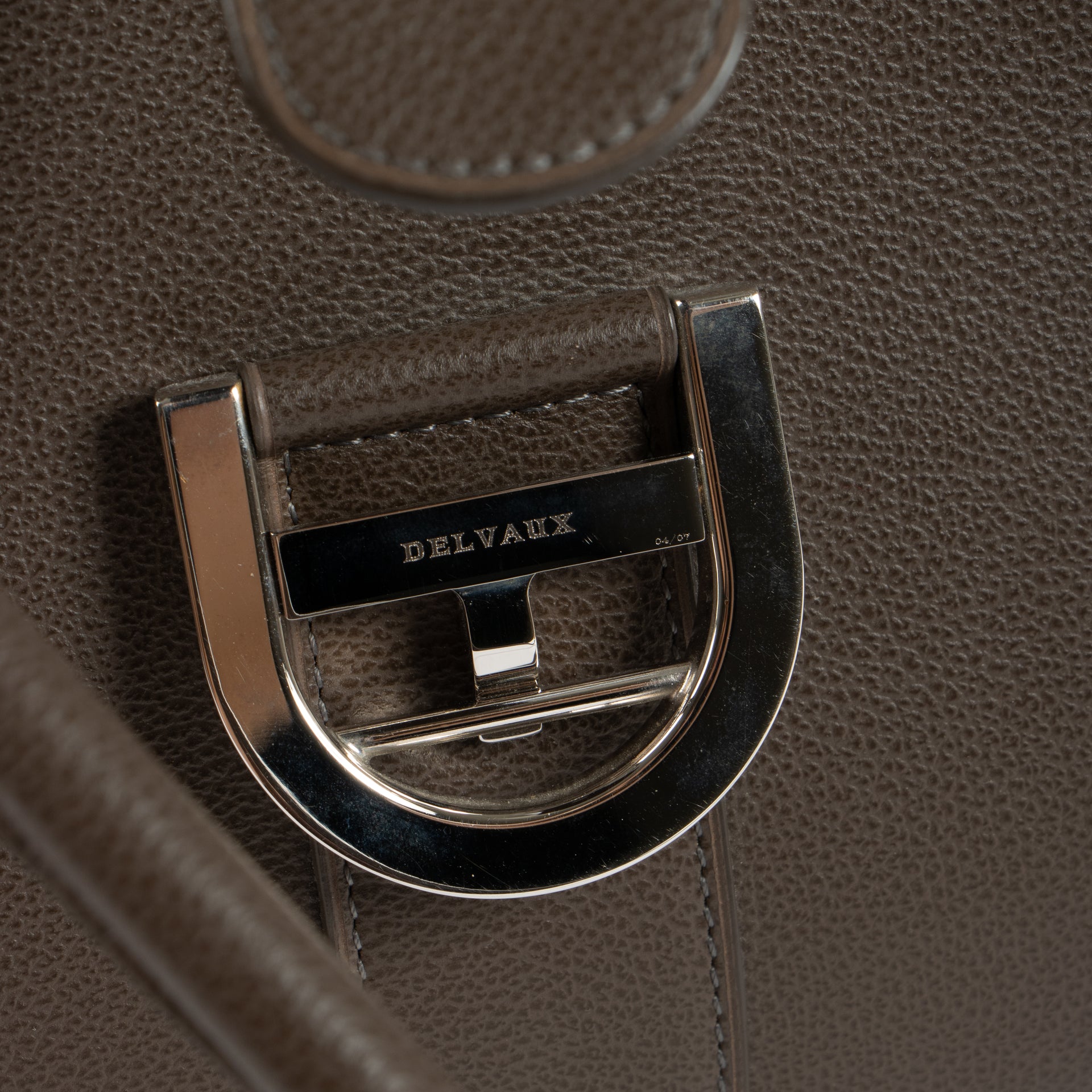 Shop the 100% authentic Delvaux Taupe Jumping Brillant Cabriolet Bag second hand on Labellov.com!